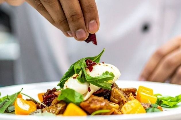 What Is an In-Home Private Chef Experience Like? A Complete Guide for First-Time Hosts (2026)