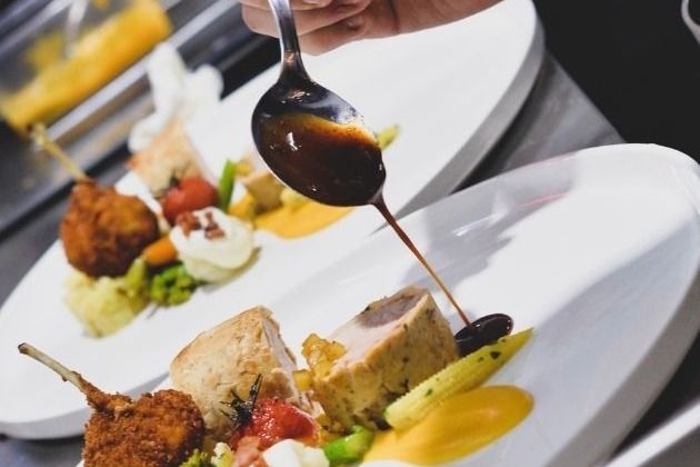 How Many Guests for a Private Chef Dinner Party? A Host's Guide