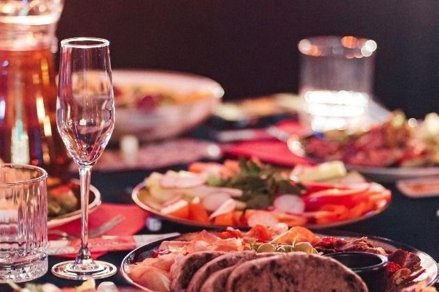 How to Host a Dinner Party at Home with a Private Chef